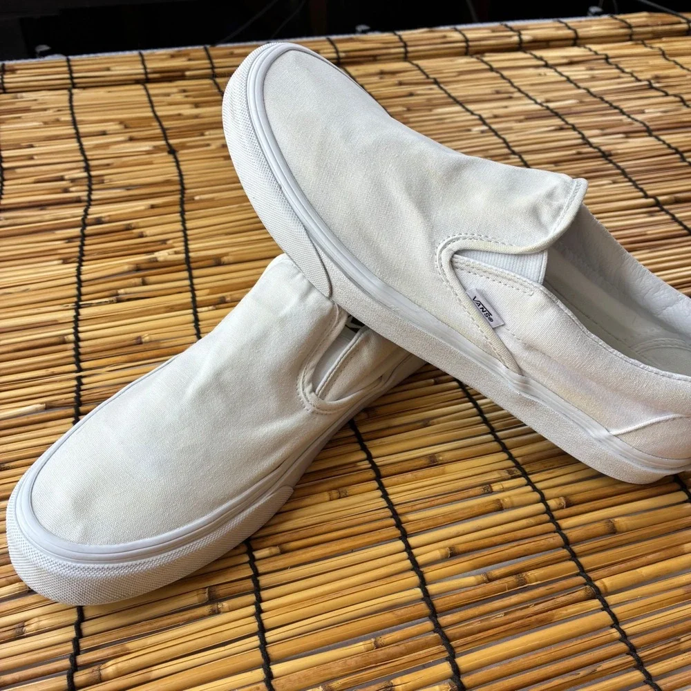Vans Classic Slip-On White Canvas Skate Shoes Mens 11.5 Womens 13 VN000EYEBWW